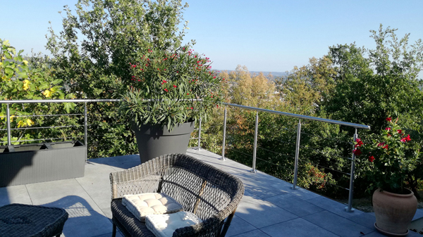 Terrasse avec garde-corps à câbles