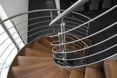 Escalier hélicoïdal et main courante inox cintré