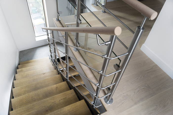 Rambarde, garde-corps pour escalier à poteaux en inox