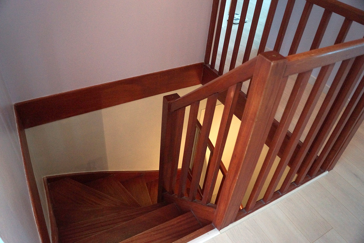 Barrière d'escalier en bois et en métal