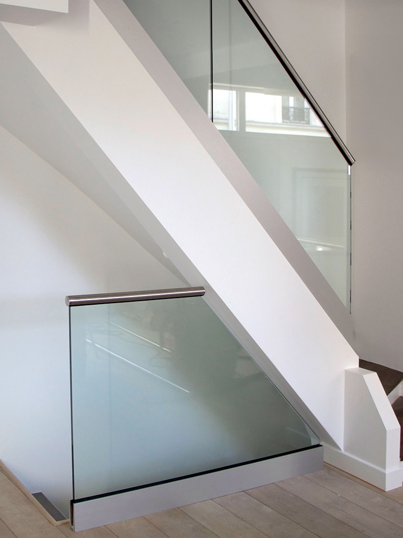 garde-corps-escalier verre feuillete avec main-courante