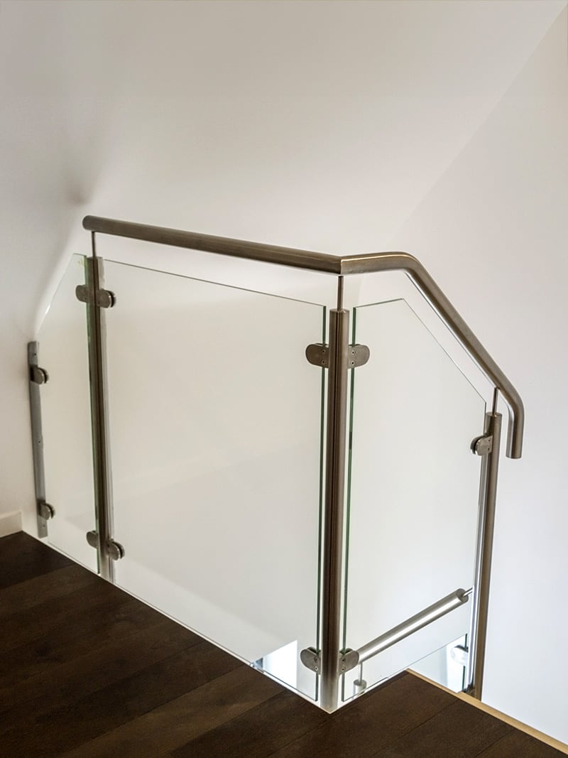 garde-corps verre mezzanine moderne pour escalier