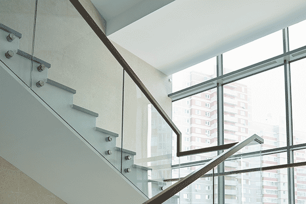 main-courante tube a fond de gorge garde-corps-escalier verre