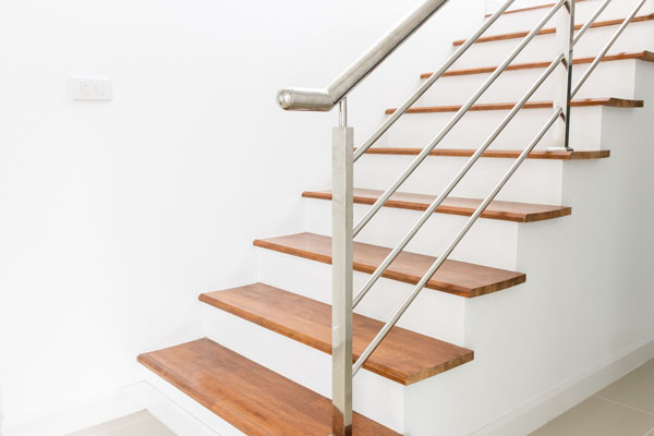 3 bonnes raisons d'installer une main courante sur votre escaliser