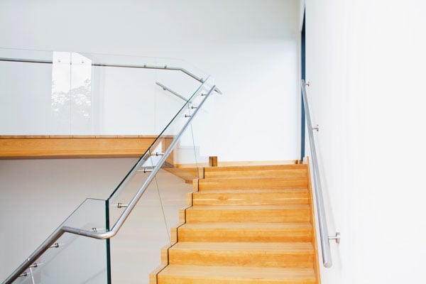 escalier verre à palier intermédiaire