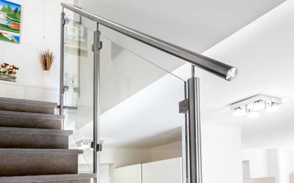 La gamme de barriere d'escalier verre - Railings Design