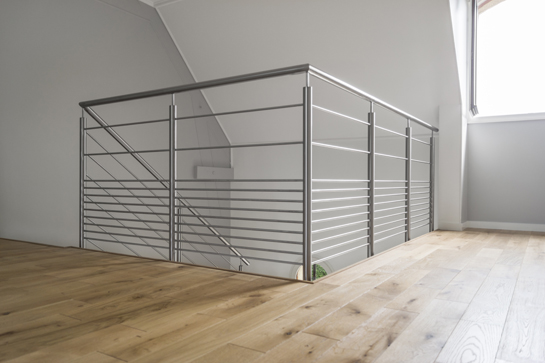 garde-corps inox11 barres pose laterale interieur mezzanine