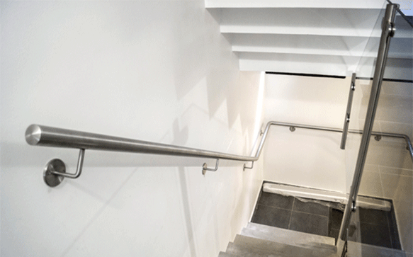 support de main-courante murale sur descente rampe escalier en inox