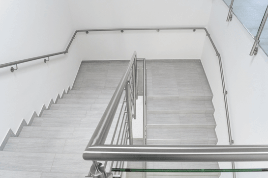 support de main-courante murale INOX sur rampe escalier 