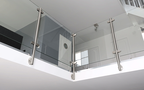 pince a verre inox pour garde-corps verre mezzanine interieure