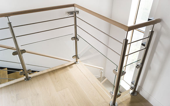 garde-corps inox verre et bois pour interieur trémie escalier