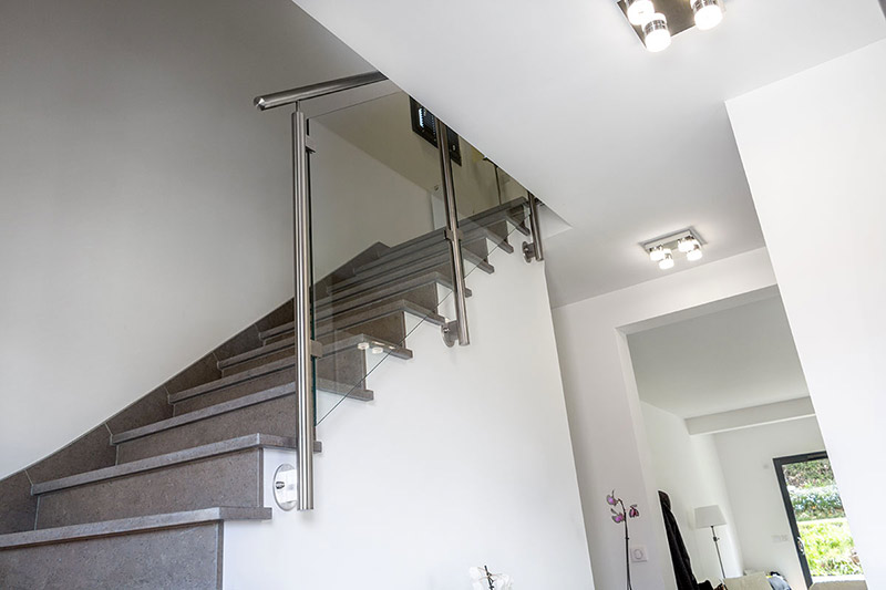 GARDE CORPS D'ESCALIER INOX ET VERRE